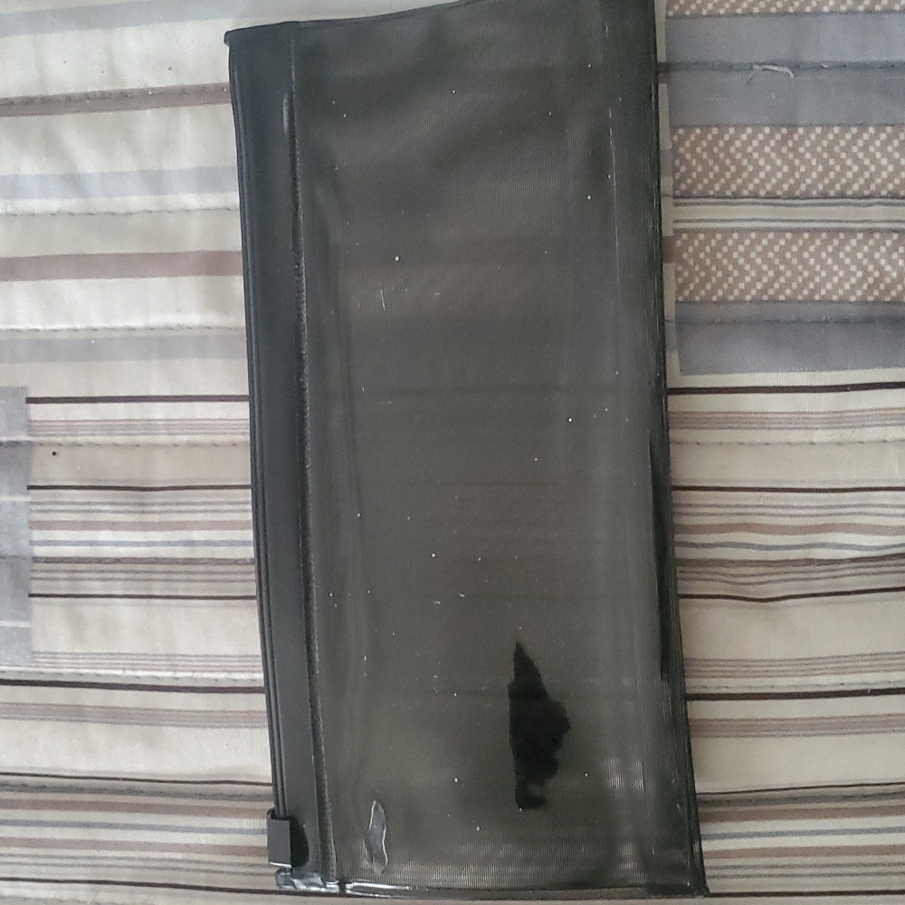 Guess Pouch - Picture 2 of 4